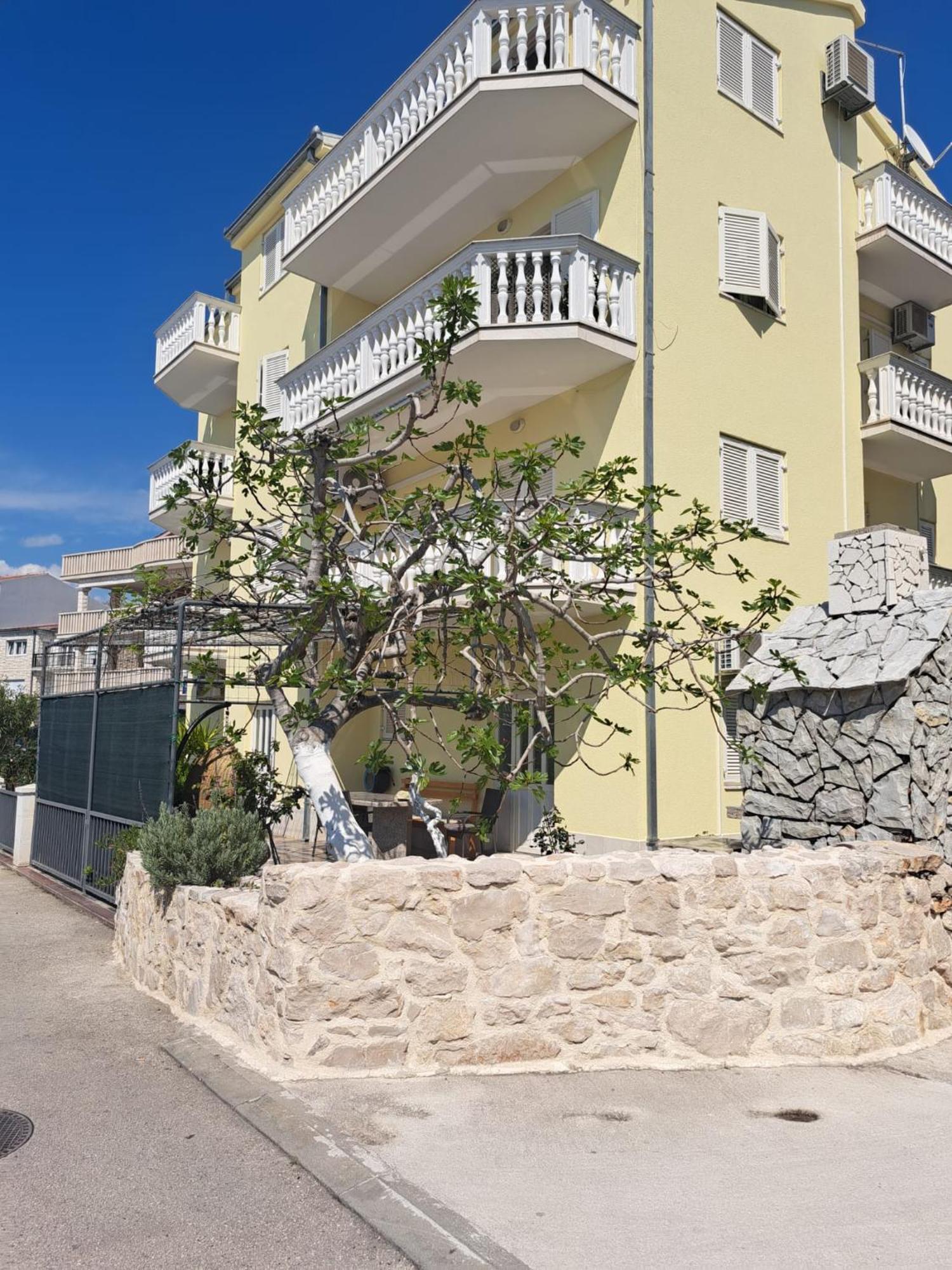 Apartments Nena Подстрана Экстерьер фото