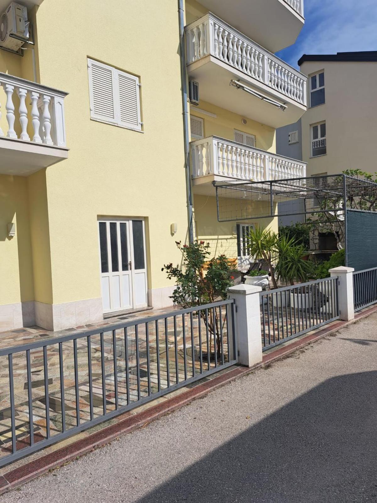 Apartments Nena Подстрана Экстерьер фото